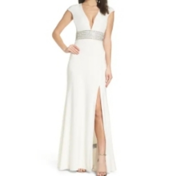 Xscape Ivory Beaded Waist Gown Size 14 Prom Wedding Reception Prom Dress - Picture 1 of 7